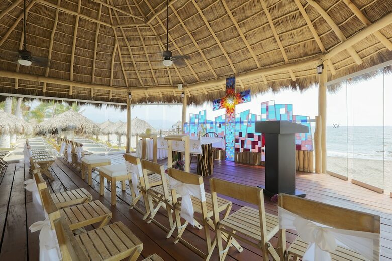 Hotel Crown Paradise Club