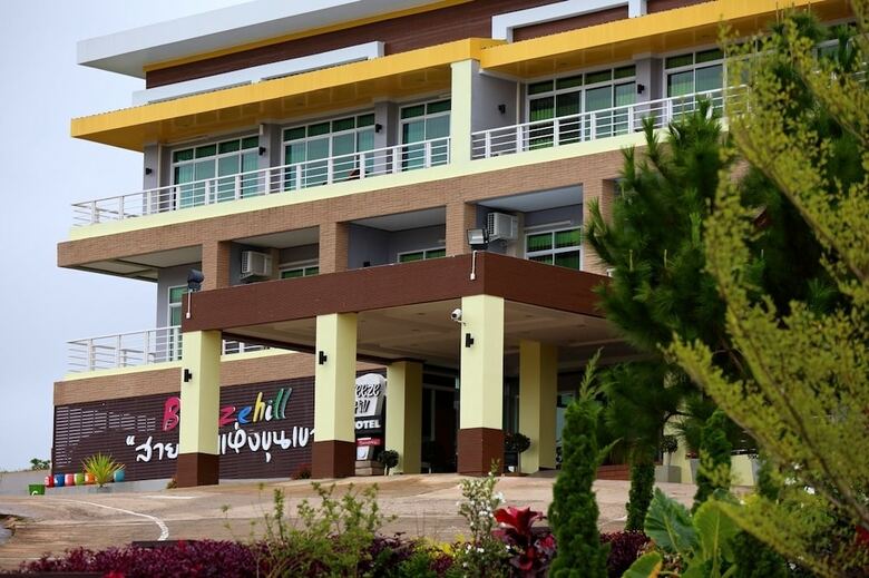 Breeze Hill Hotel