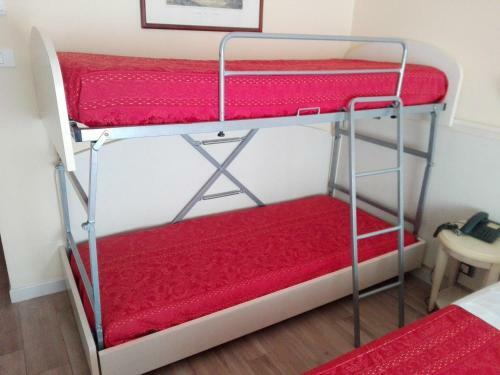 Hotel Lo Squalo