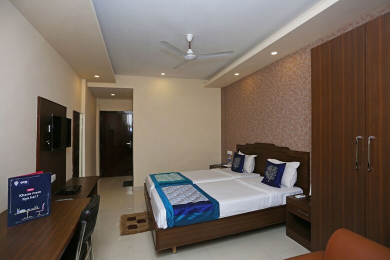 Oyo 9010 Hotel Railview