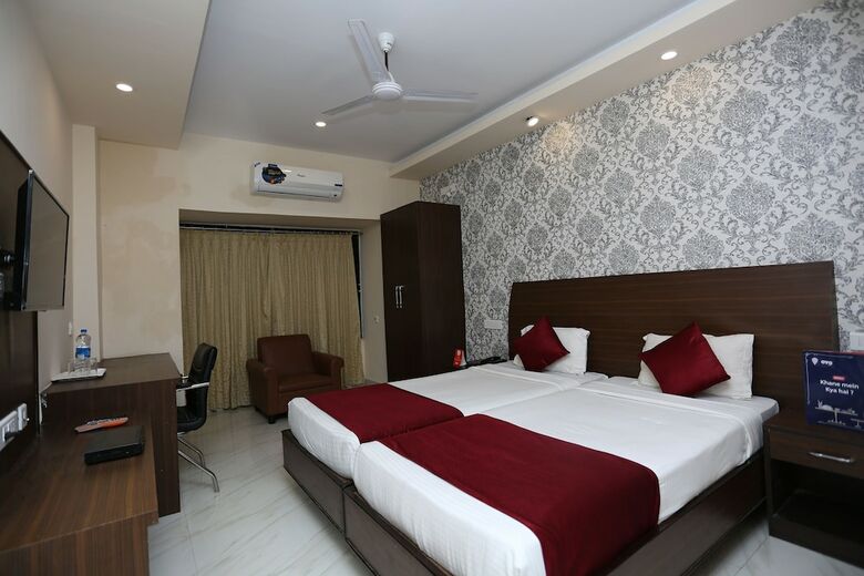 Oyo 9010 Hotel Railview