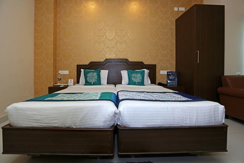 Oyo 9010 Hotel Railview