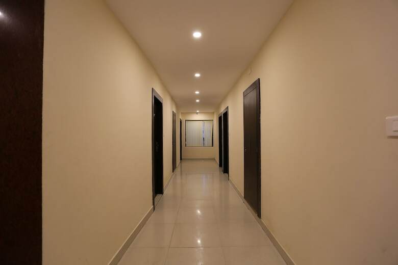 Oyo 9010 Hotel Railview