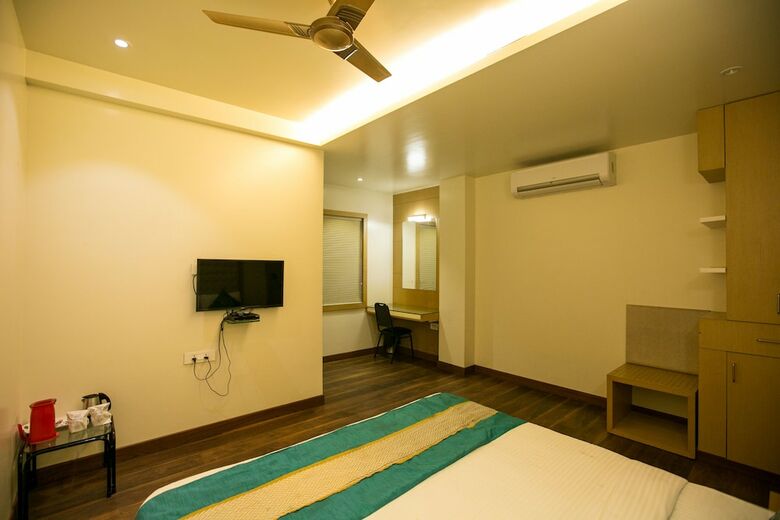 Oyo 3774 Hotel Naman Palace