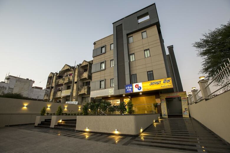 Oyo 3774 Hotel Naman Palace