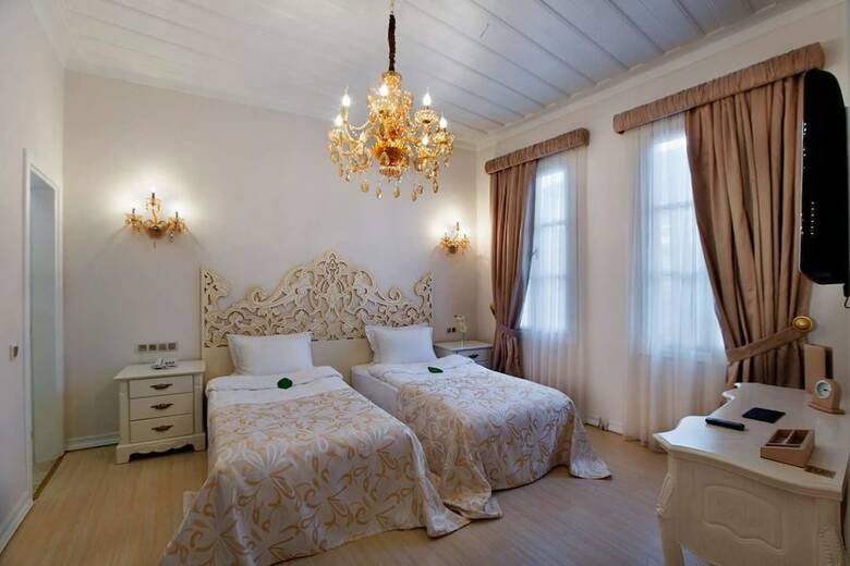 Lavin Suites Hotel