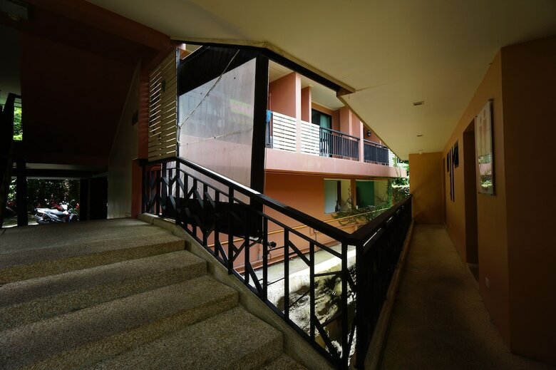 Hotel On Hilltop