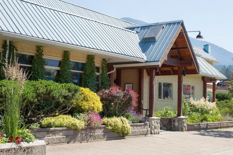 Motel The Lodge At Arrow Lakes