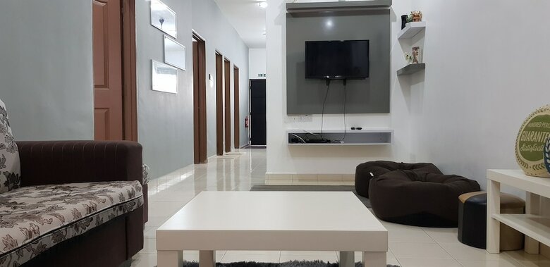 Fahaz Lumut Homestay