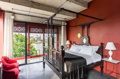 Amdaeng Bangkok Riverside Hotel