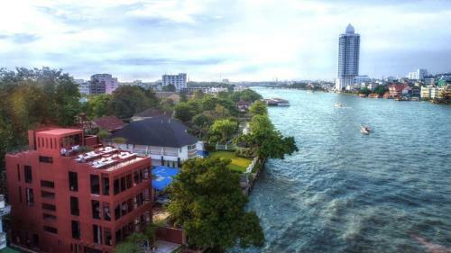 Amdaeng Bangkok Riverside Hotel