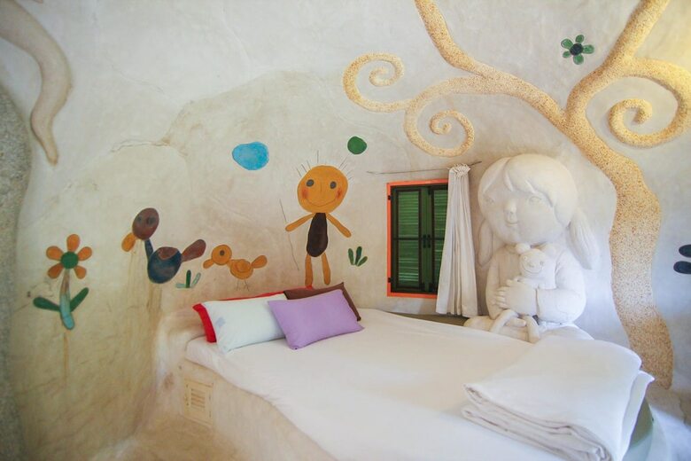 Hotel Naidee Sculptured Huts