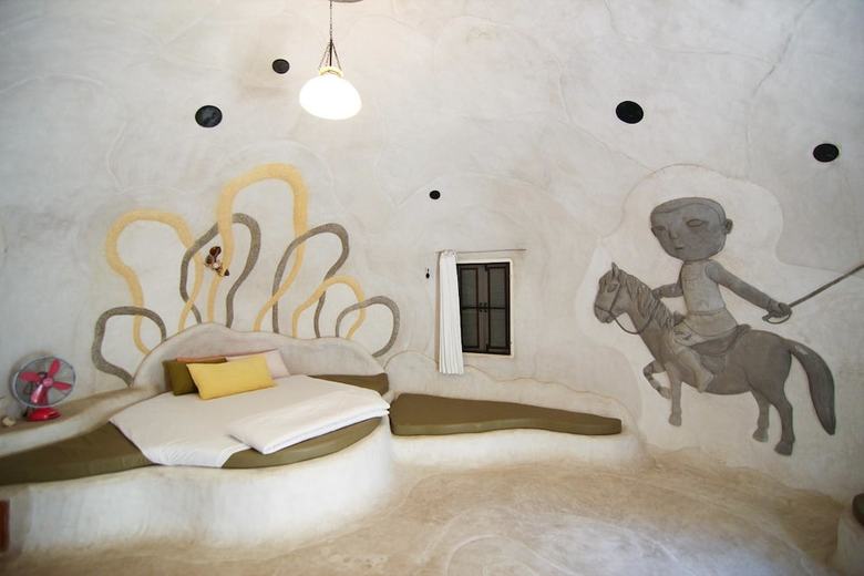 Hotel Naidee Sculptured Huts