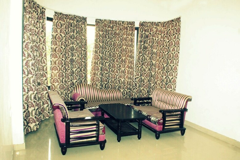 Rang Bhawan Inn- A Lake View Hotel