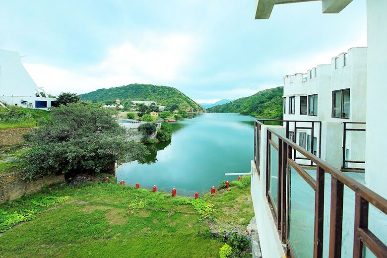 Rang Bhawan Inn- A Lake View Hotel