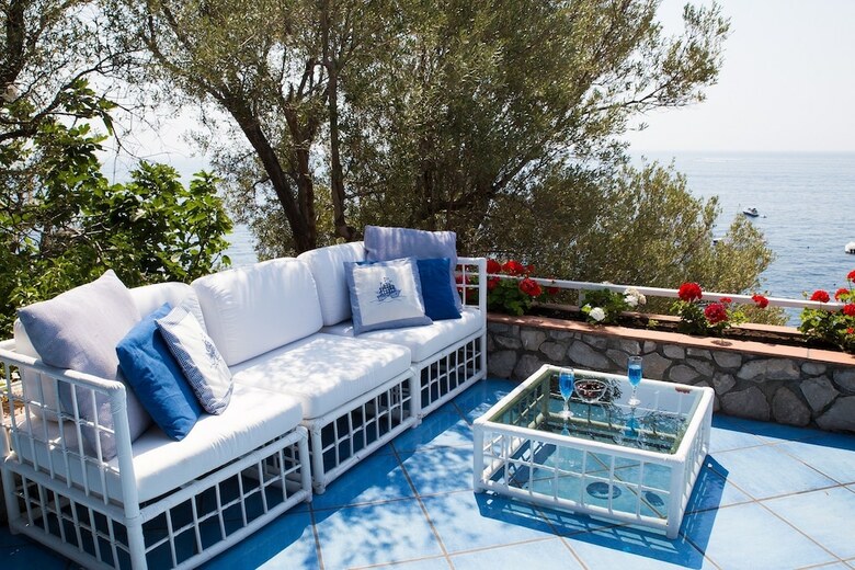 Villa Blue Eyes