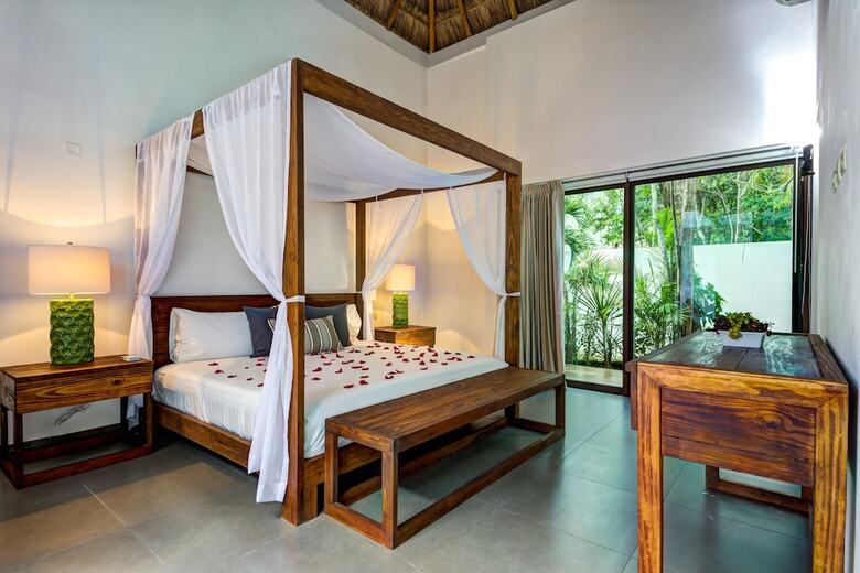 Villa Amore 4 Bedroom House Sleeps 8