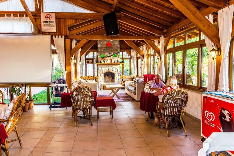 Mountain Valley Apart Hotel & Villas