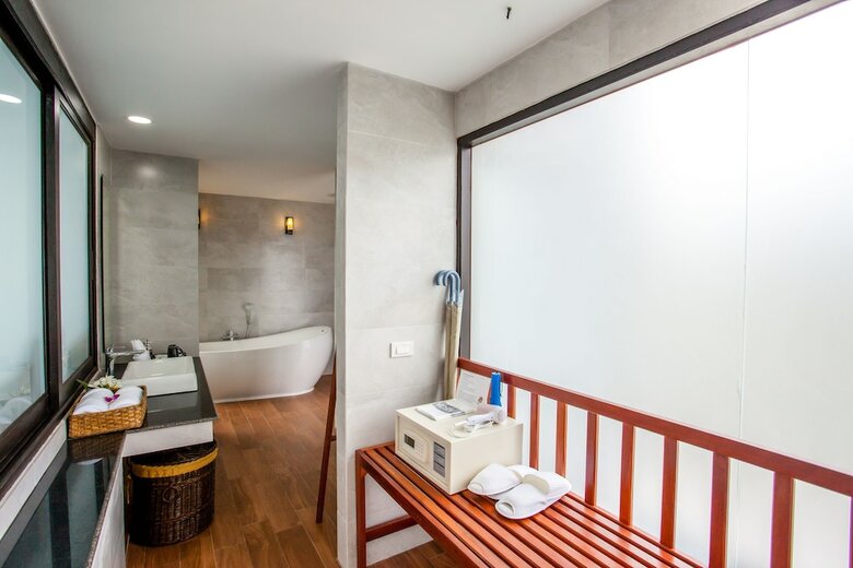Hotel Lanta Corner Resort