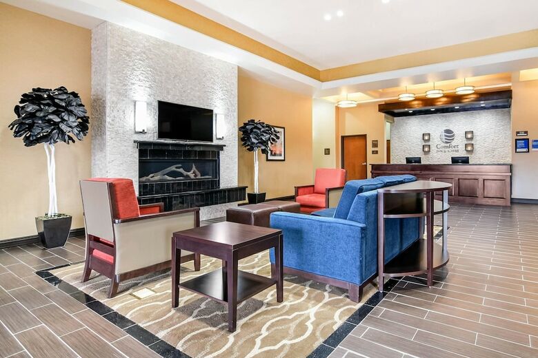 Hotel Comfort Inn & Suites