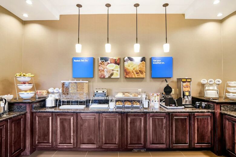 Hotel Comfort Inn & Suites