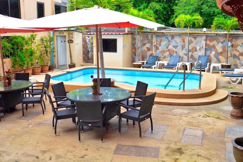 Hostal Phratamnak Inn