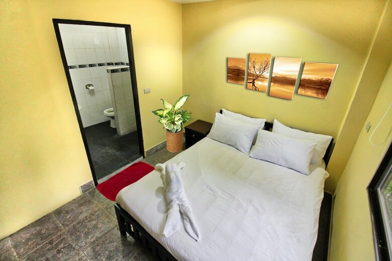 Hostal Phratamnak Inn