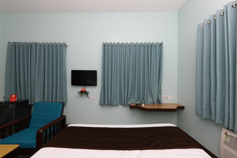 Hotel Oyo 7829 Santhi Inn