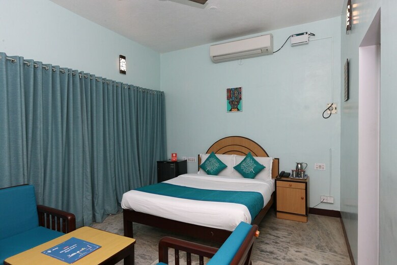 Hotel Oyo 7829 Santhi Inn