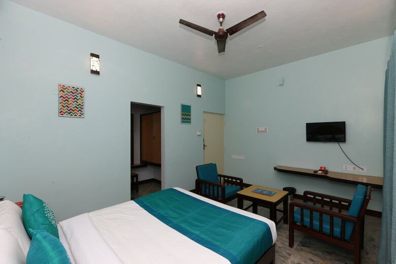 Hotel Oyo 7829 Santhi Inn