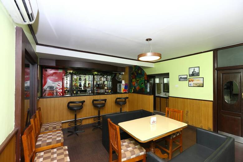 Hotel Oyo 7829 Santhi Inn