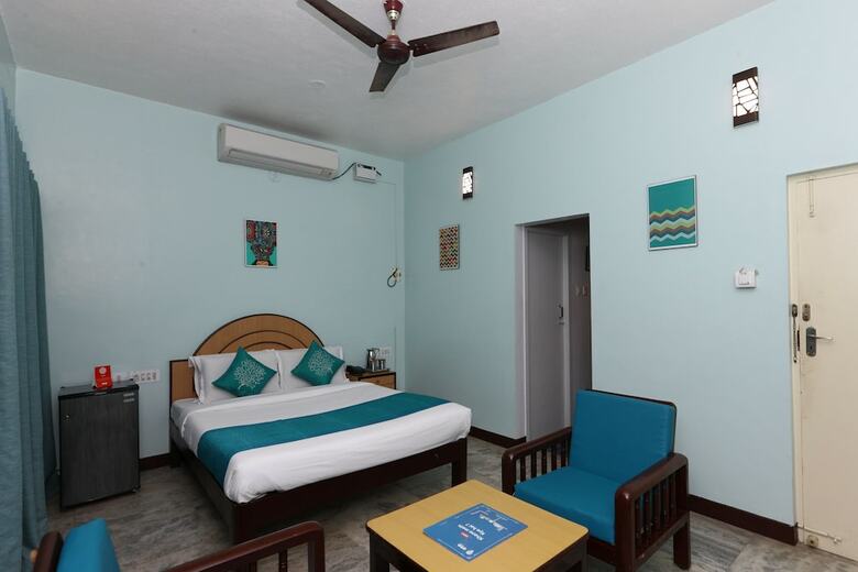 Hotel Oyo 7829 Santhi Inn