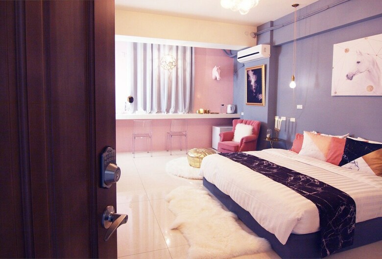 Hotel Pink Flatette