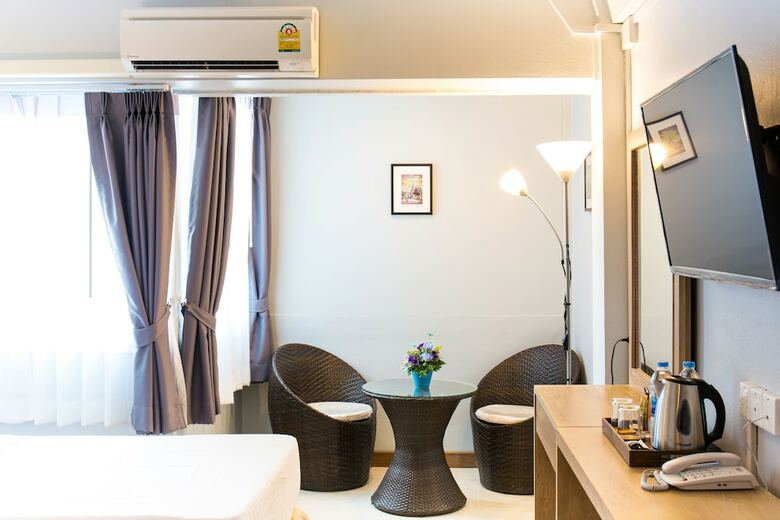 Ratana Hotel