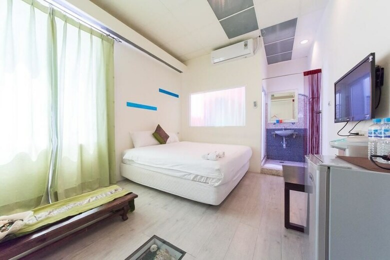 Hotel Found Hostel