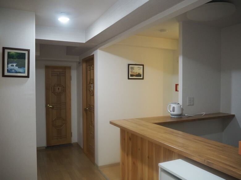 Hostal Holiday View Inn - Hostel