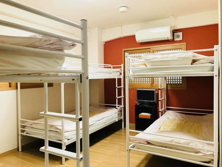 Hostal Holiday View Inn - Hostel