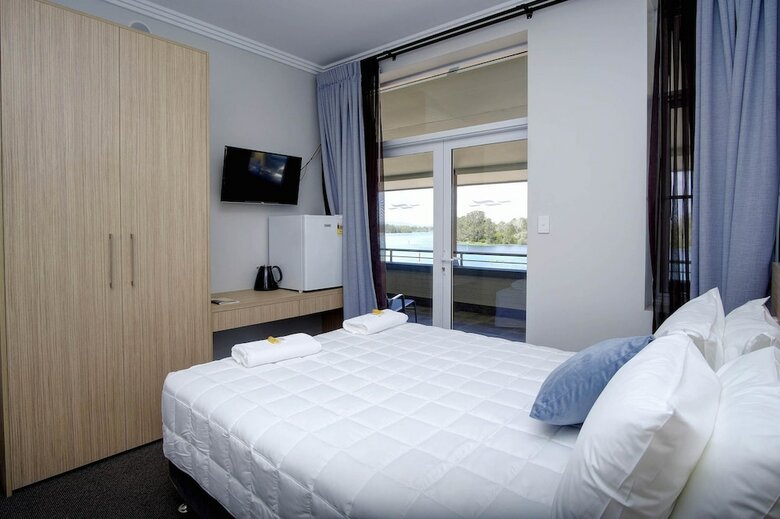 Lakes And Ocean Hotel Forster