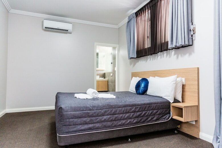 Lakes And Ocean Hotel Forster