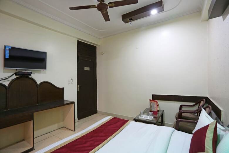 Oyo 7634 Hotel Delhi Continental