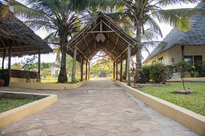 Hotel Tanzanite Beach Resort