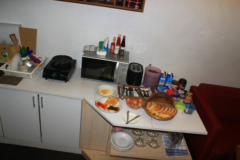 Hostal Buton Backpaker Lodge - Hostel