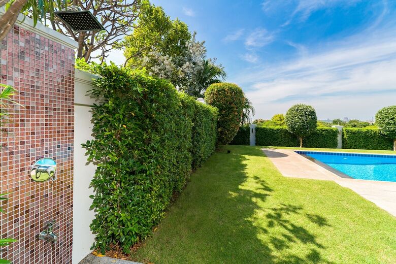 Luxury Pool Villa 604