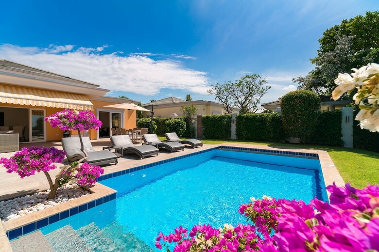 Luxury Pool Villa 604