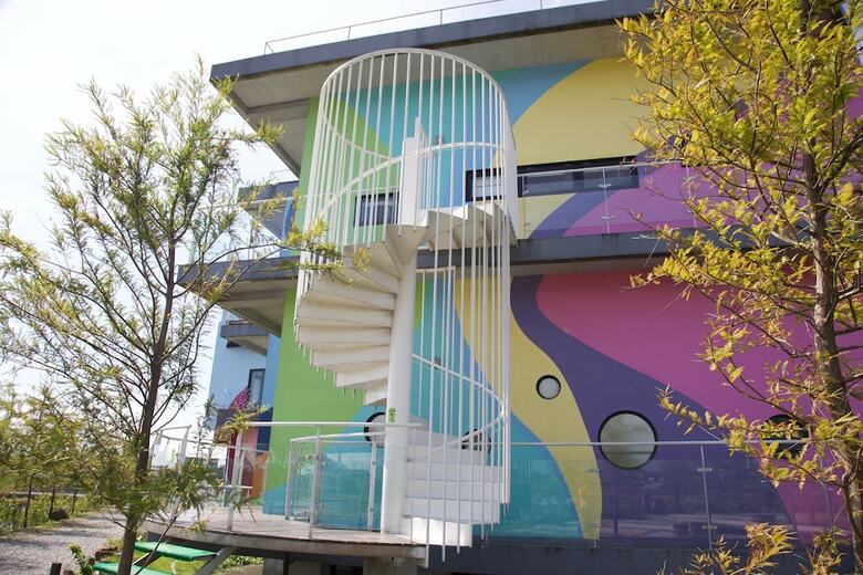 Bed & Breakfast Dream Colorful
