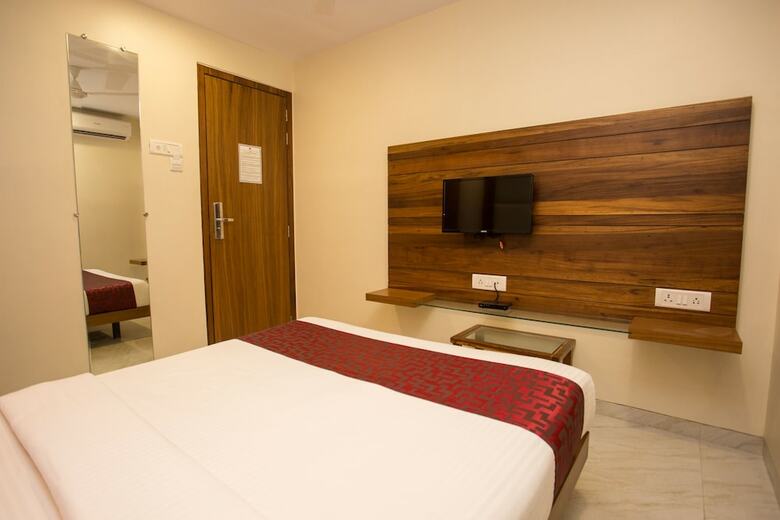 Oyo 8872 Hotel Address Inn