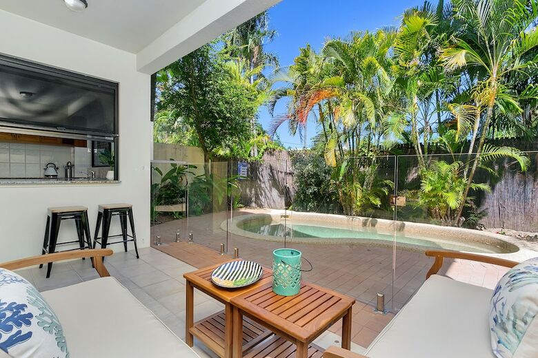 Palm Cove Retreat