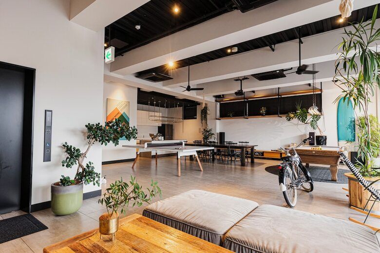 H Hotel