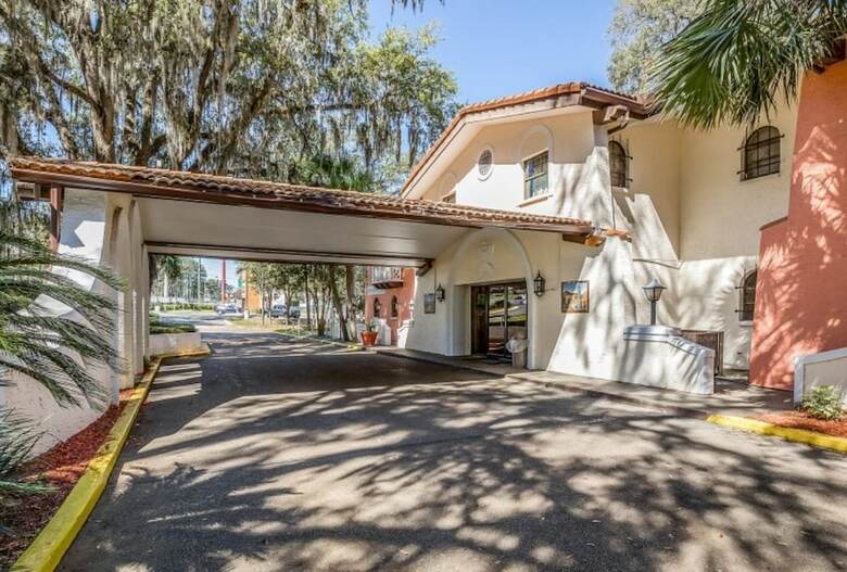 Motel La Casa Inn & Suites