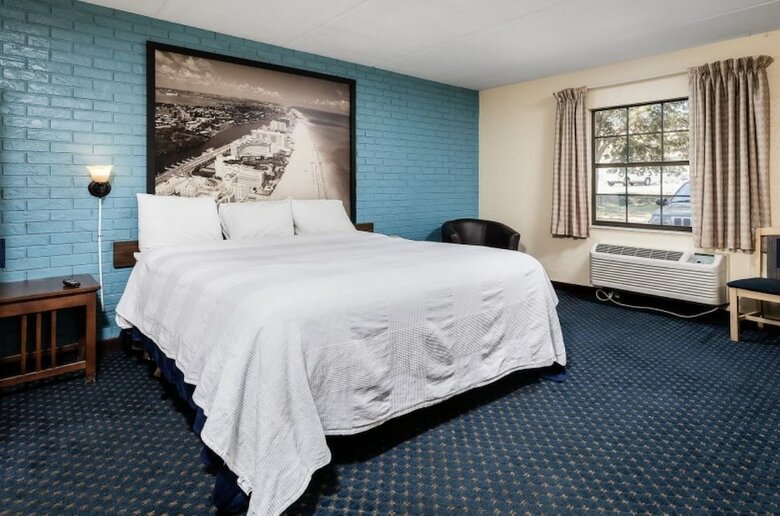 Motel La Casa Inn & Suites